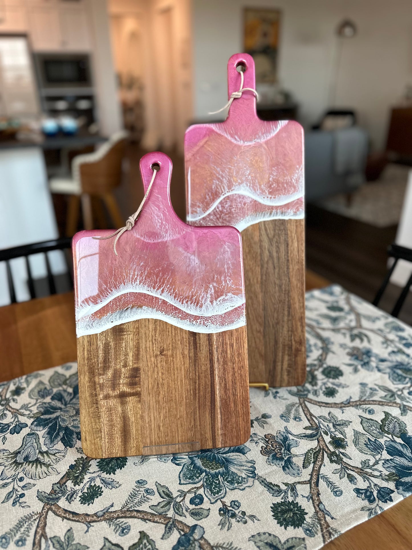 Charcuterie board - Paddle | Pink Ocean